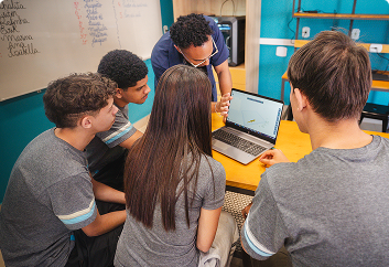 Aliando a tecnologia à educação